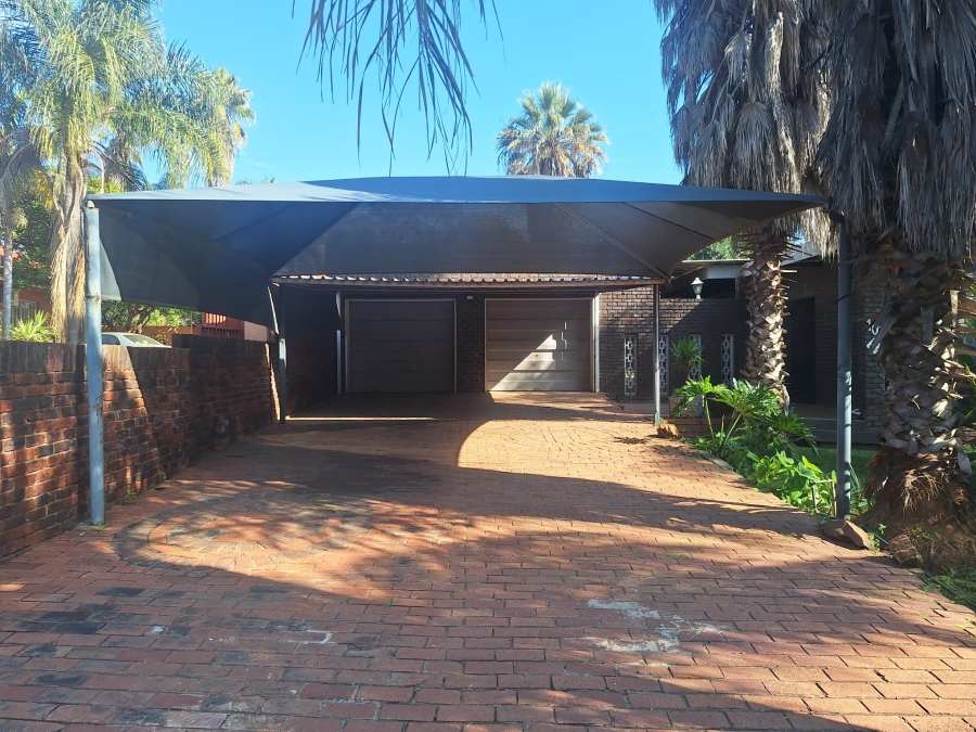 3 Bedroom Property for Sale in Safari Gardens North West